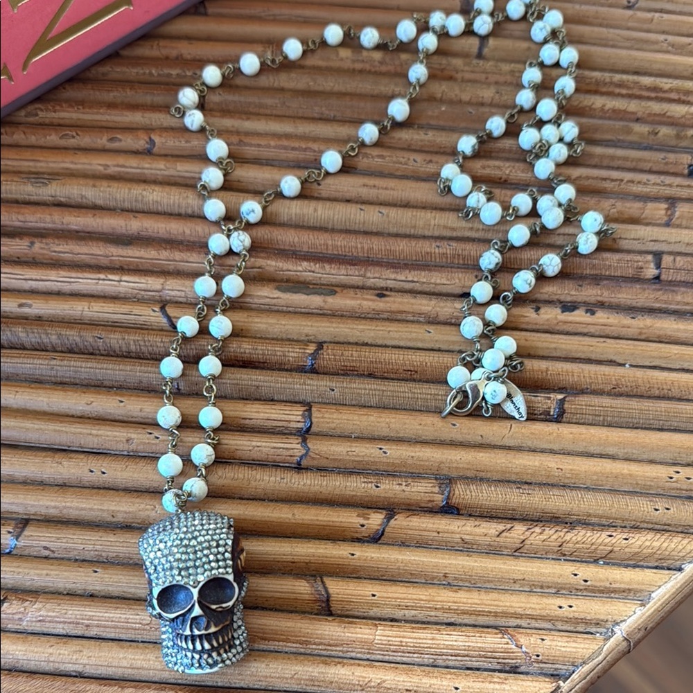 Skull Pendant Beaded Necklace - Silver and Cream